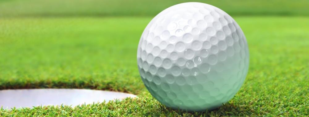 golf ball on green course – verze 3.jpg